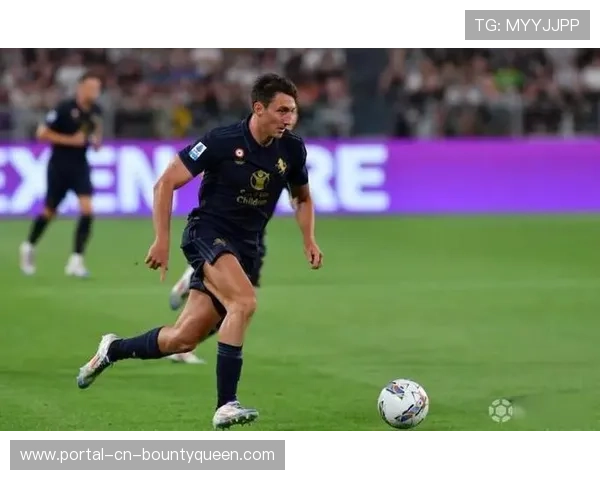 尤文图斯后卫坎比亚索对阵帕尔马时自摆乌龙