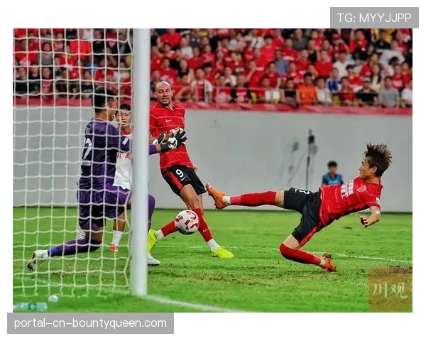 成都蓉城连续传递23脚后破门，展现团队配合